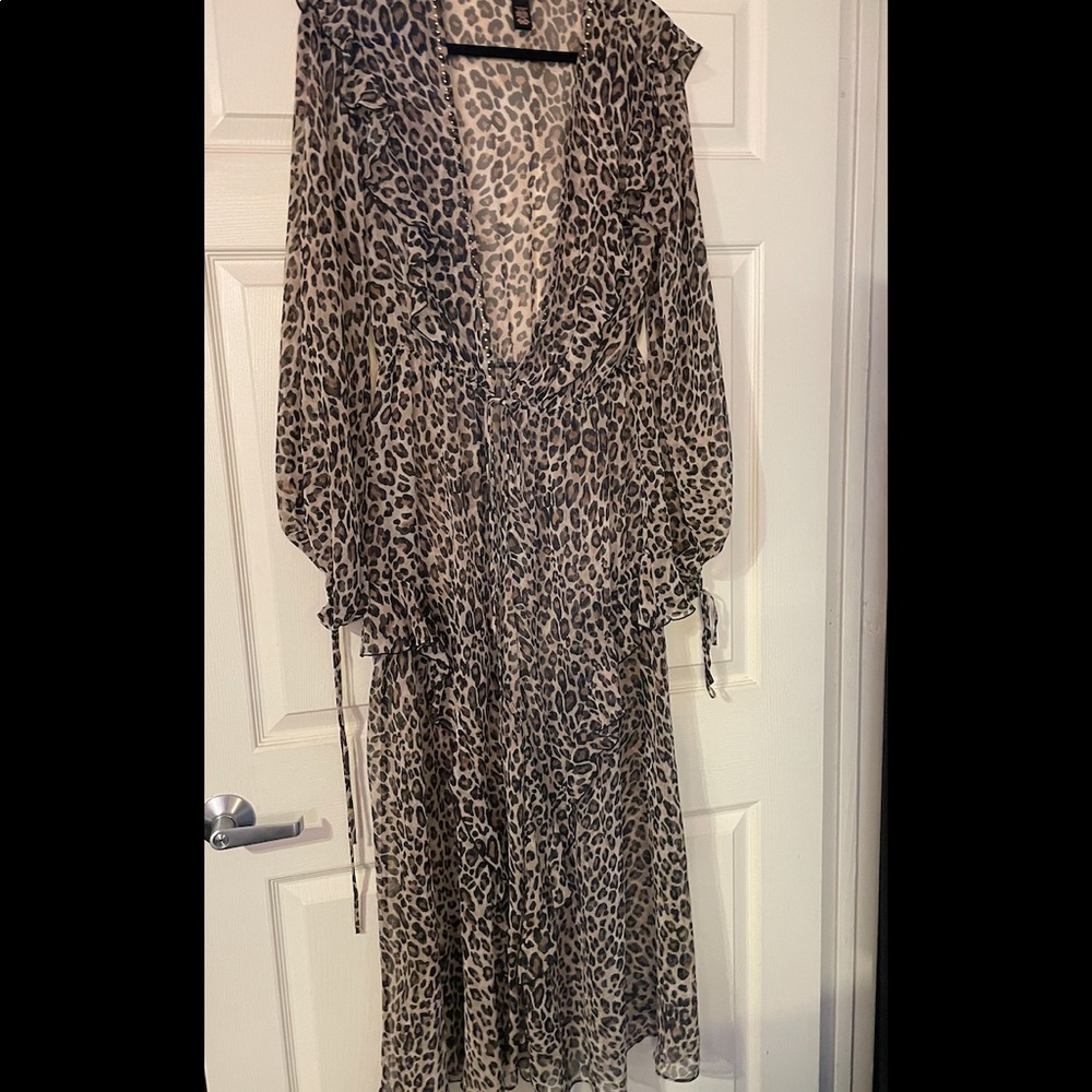 Victoria’s Secret chiffon coverup or robe leopard M/L